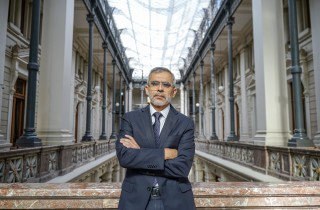 Ministro Luis Cordero perfíl.