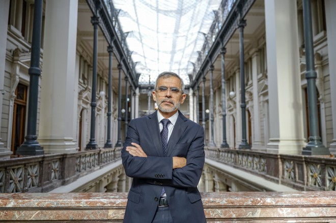 Ministro Luis Cordero perfíl.